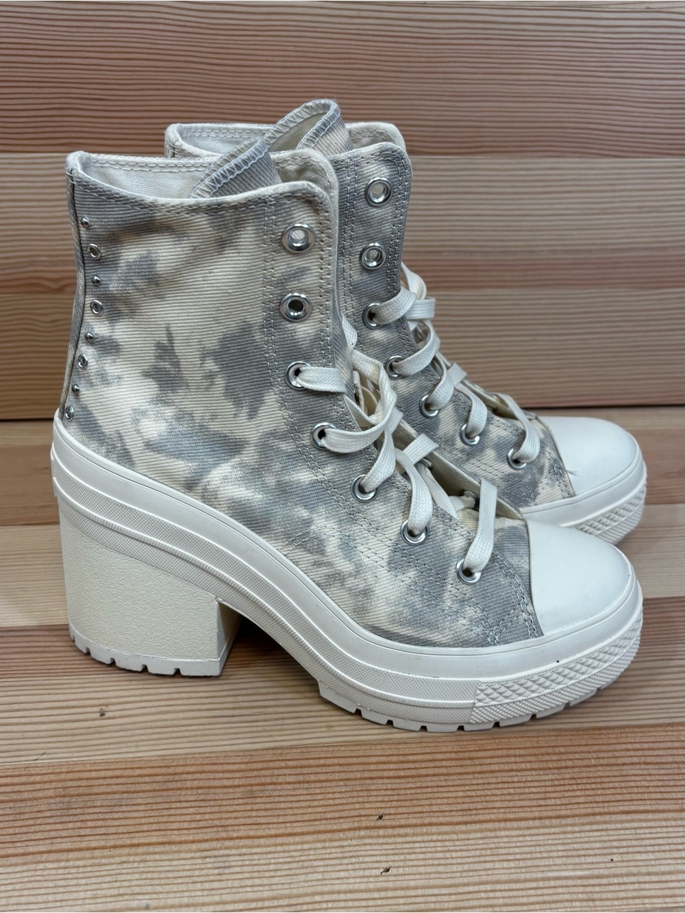 Converse Chuck 70 De Luxe Heel Platform Sneaker Boots Woman’s Sz 7.5 Barely Grey